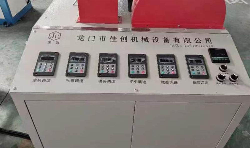 酒瓶網(wǎng)套機(jī)